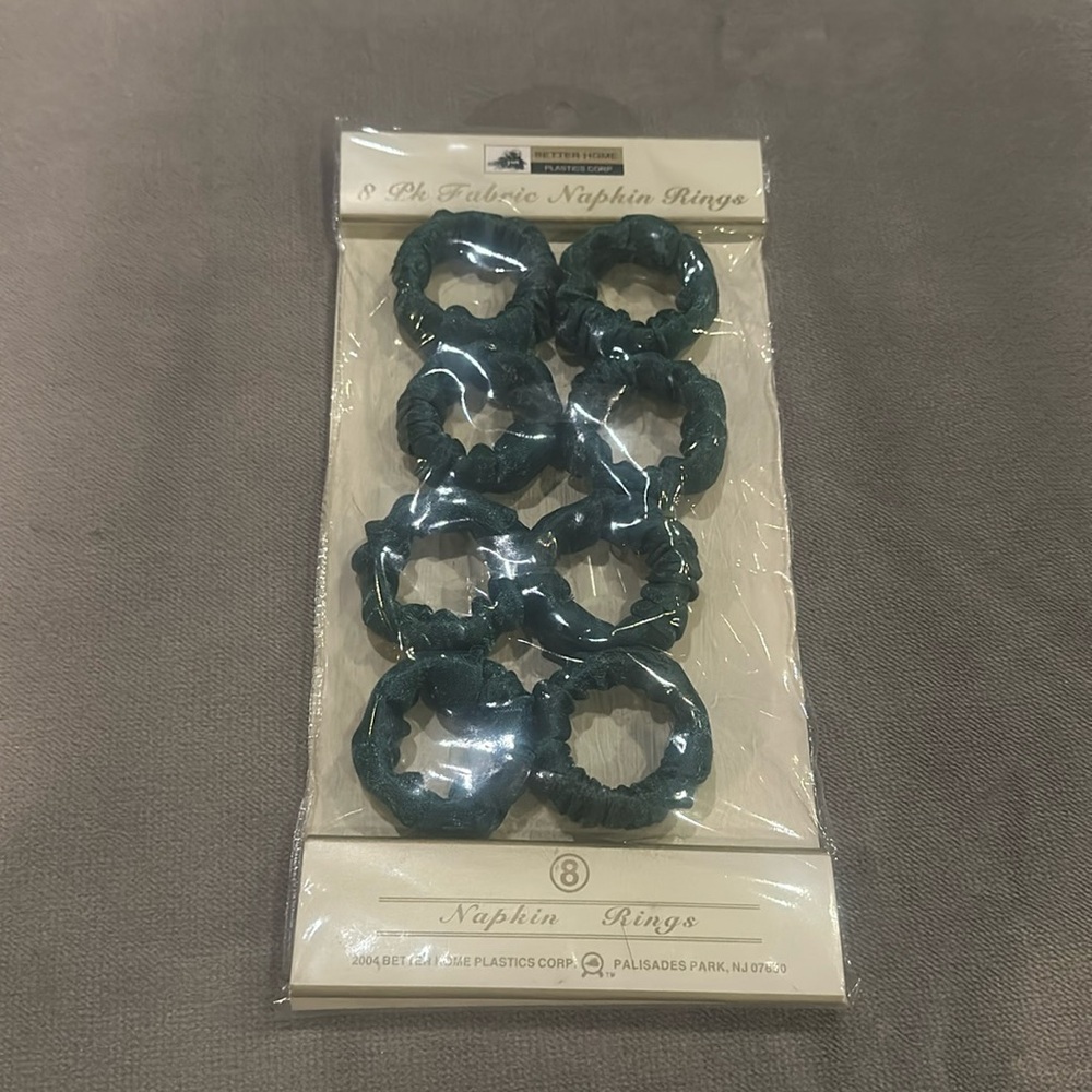 Brand New 8 pack Green fabric Napkin rings
